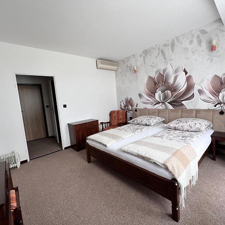 Motel Na Zbojeckiej Skawa Exteriör bild