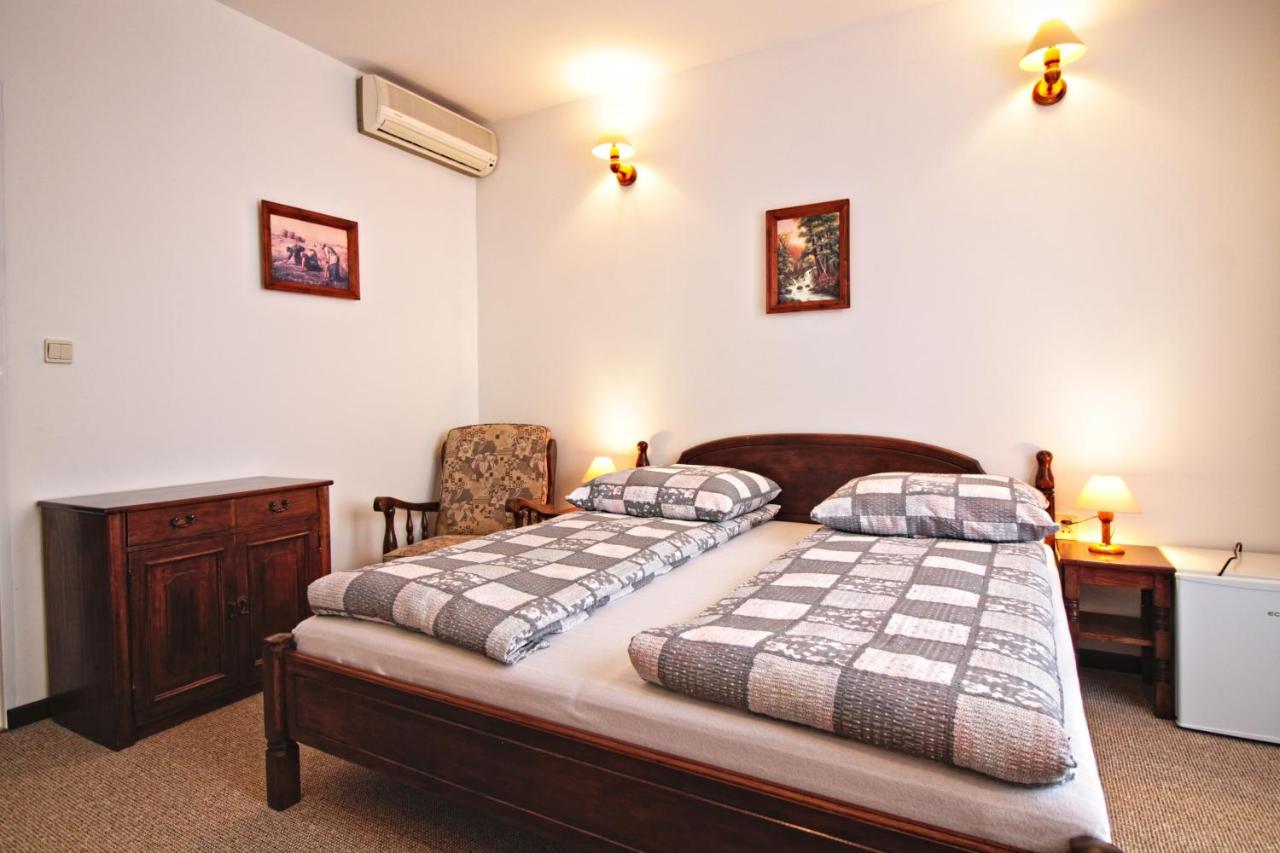 Motel Na Zbojeckiej Skawa Exteriör bild