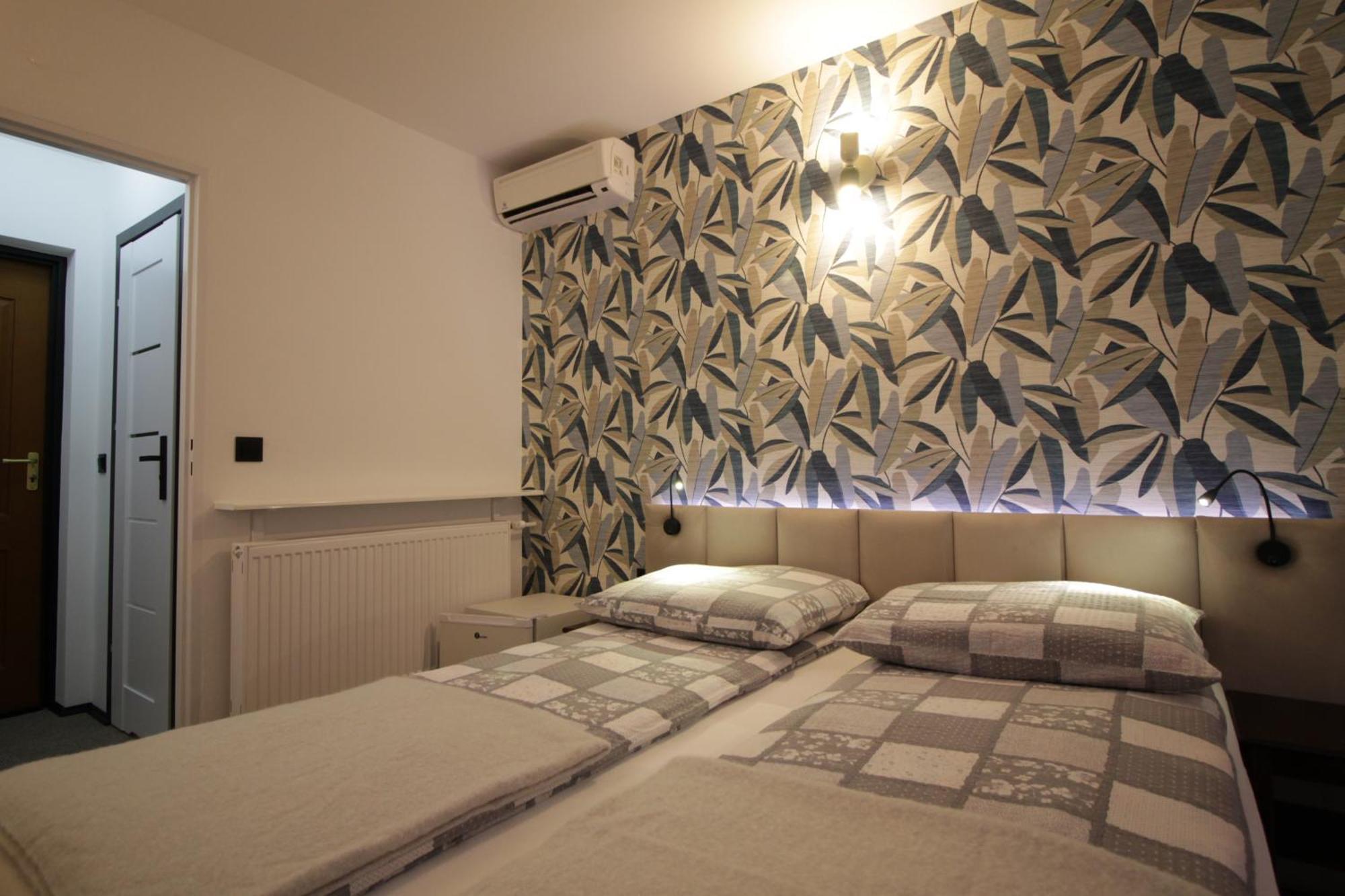 Motel Na Zbojeckiej Skawa Exteriör bild
