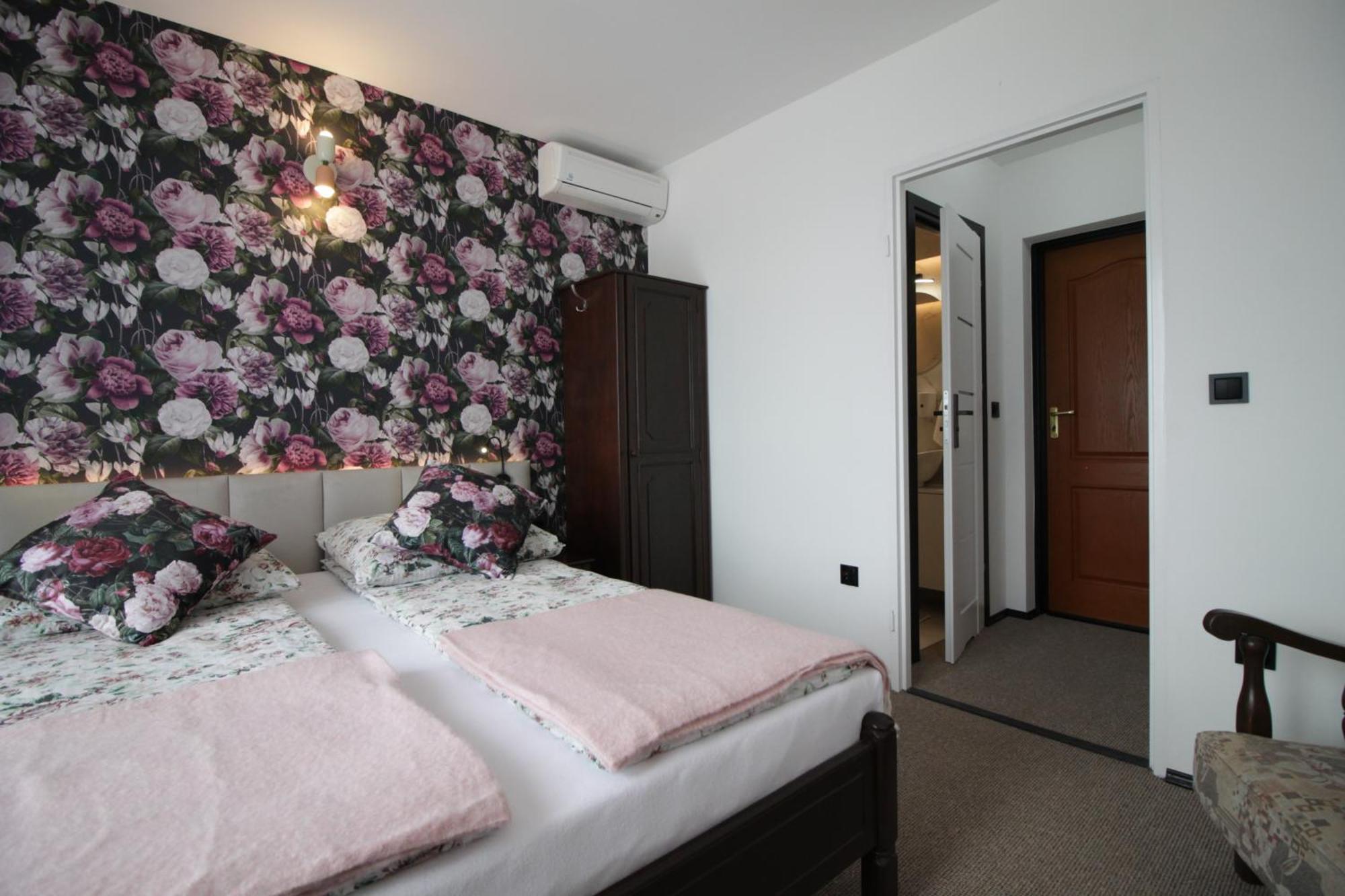 Motel Na Zbojeckiej Skawa Exteriör bild