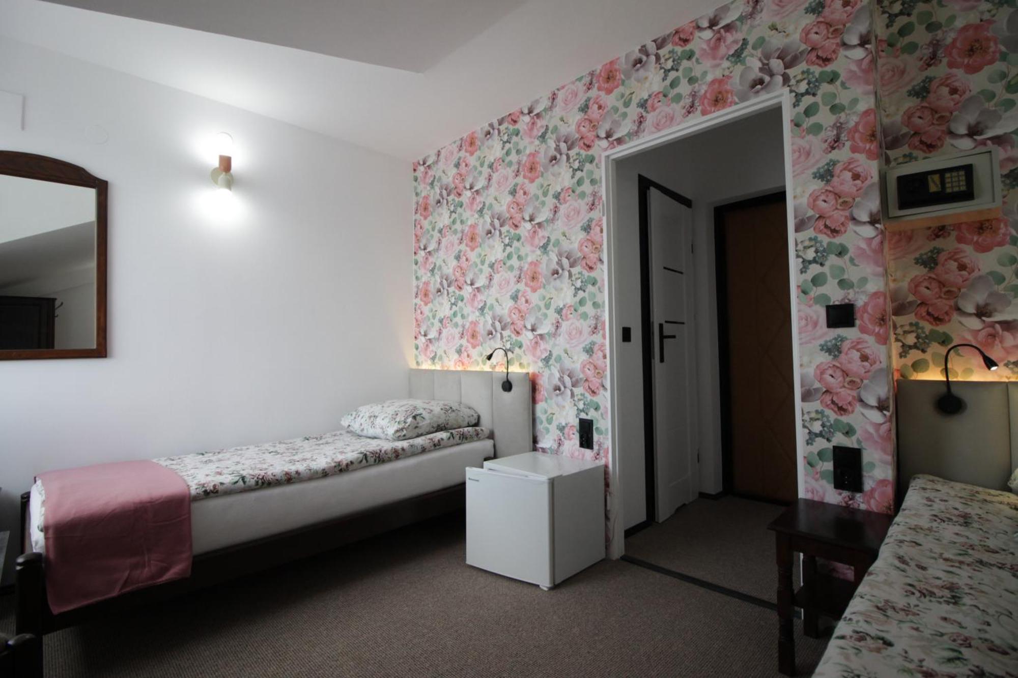 Motel Na Zbojeckiej Skawa Exteriör bild