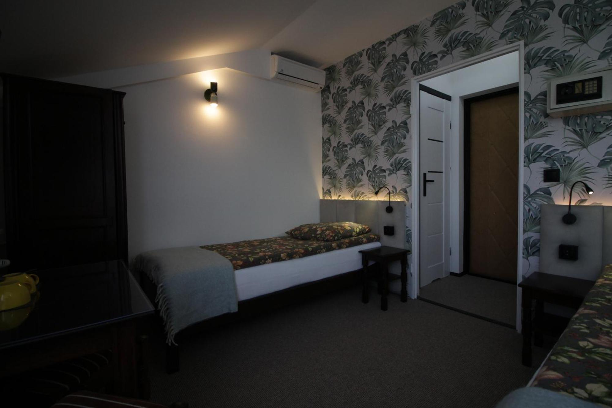 Motel Na Zbojeckiej Skawa Exteriör bild