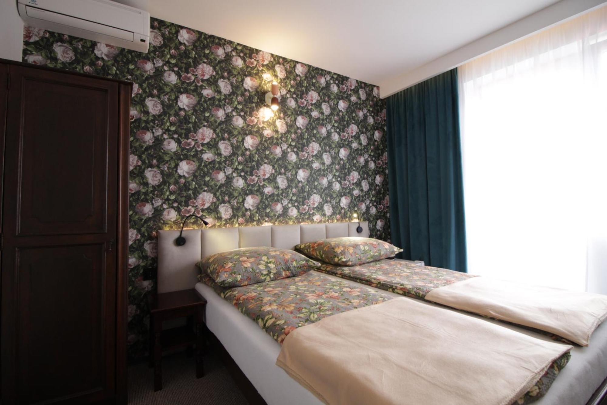 Motel Na Zbojeckiej Skawa Exteriör bild