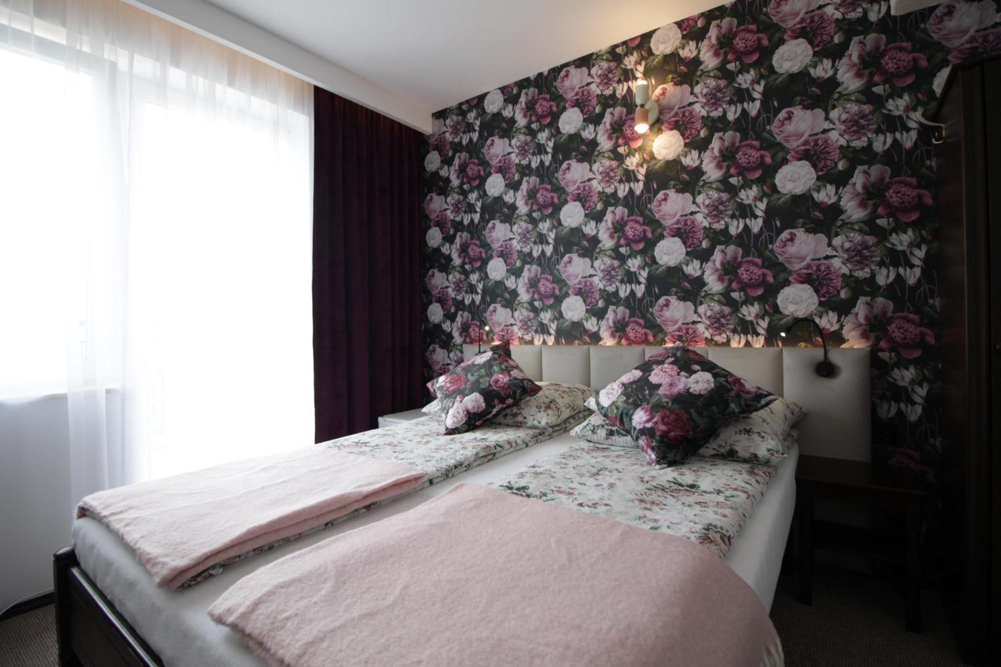 Motel Na Zbojeckiej Skawa Exteriör bild