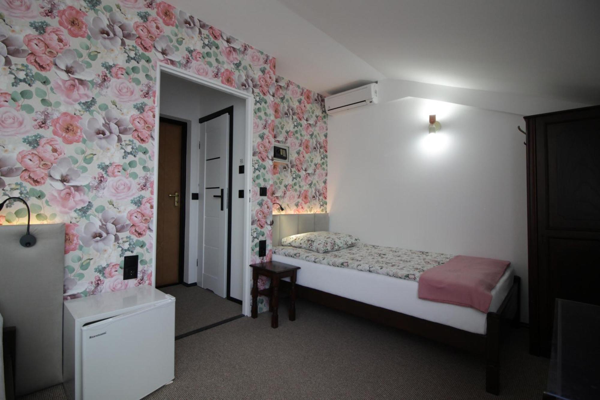Motel Na Zbojeckiej Skawa Exteriör bild